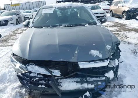2019 Volkswagen Jetta 1.4T R-Line/1.4T S/1.4T Se z USA, uszkodzony, nr VIN 3VWC57BUXKM052272